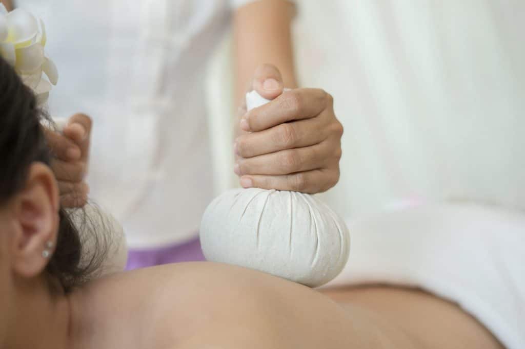 Thaise kruidenstempelmassage-by-Health-&-Balance